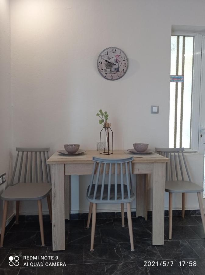 Sunshine Apartments Kato Daratso Luaran gambar