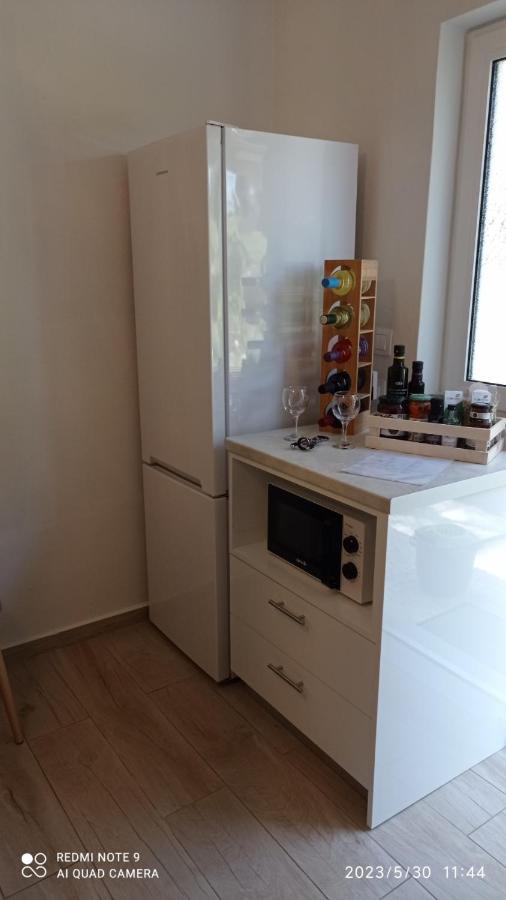 Sunshine Apartments Kato Daratso Luaran gambar
