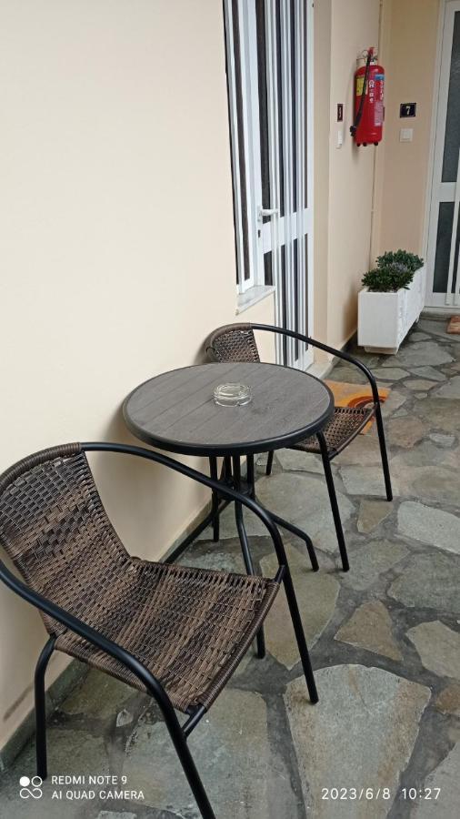 Sunshine Apartments Kato Daratso Luaran gambar