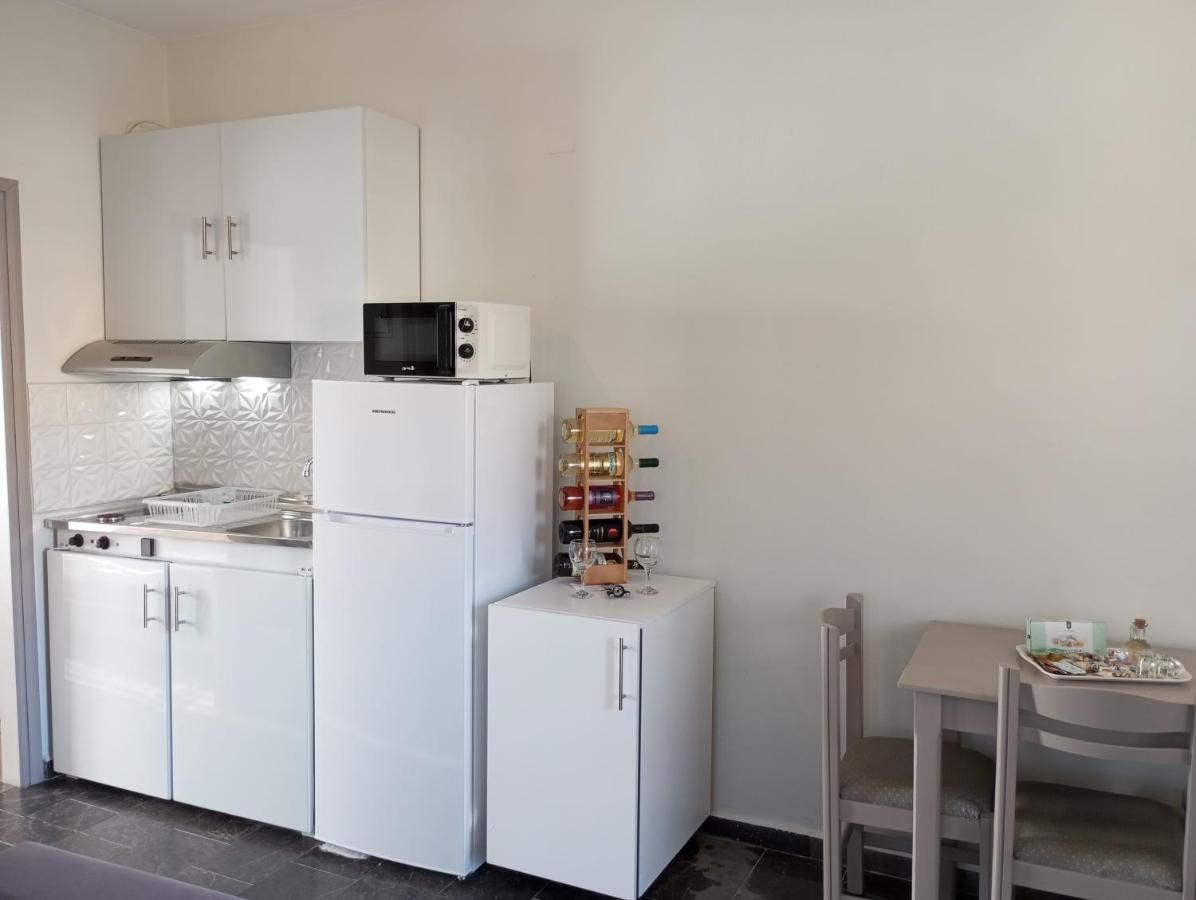 Sunshine Apartments Kato Daratso Luaran gambar